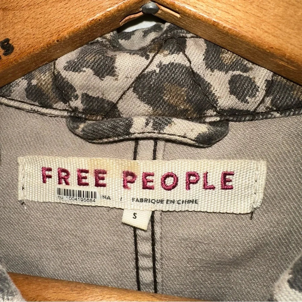 FREE PEOPLE Leopard Print Utility Jacket Woman’s Small Cotton Zip Button Safari - Picture 3 of 11